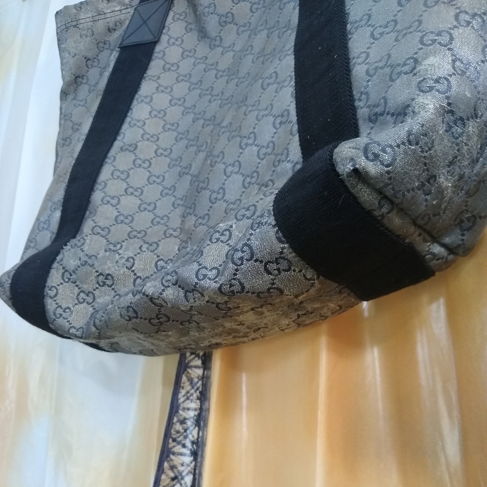 Authentic Gucci Tote! Great, Solid & Classic Gg - image 5